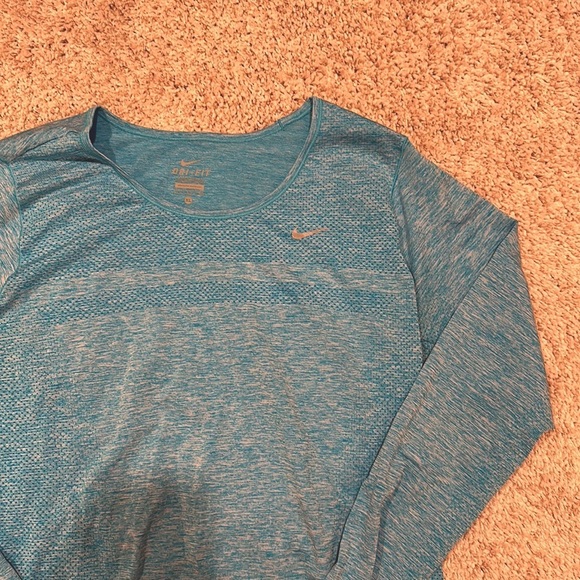 nike women’s dri fit top ! - Picture 2 of 5